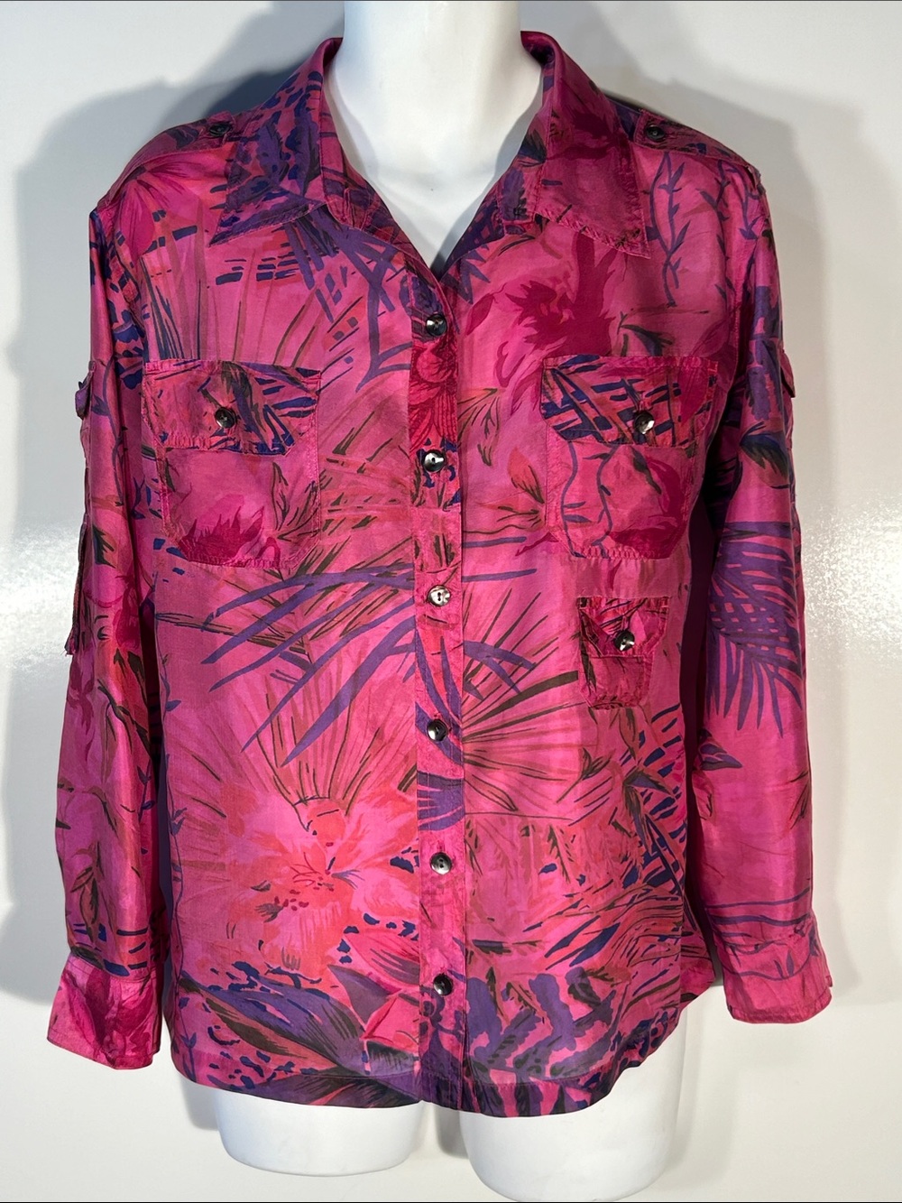 Chico's SZ L Magenta 100 % Silk Leaf Print Blouse Dressy Old Money Modern Chic